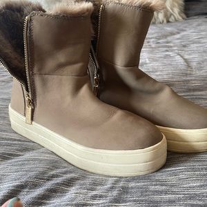 J Slides griege faux fur bootie size 8